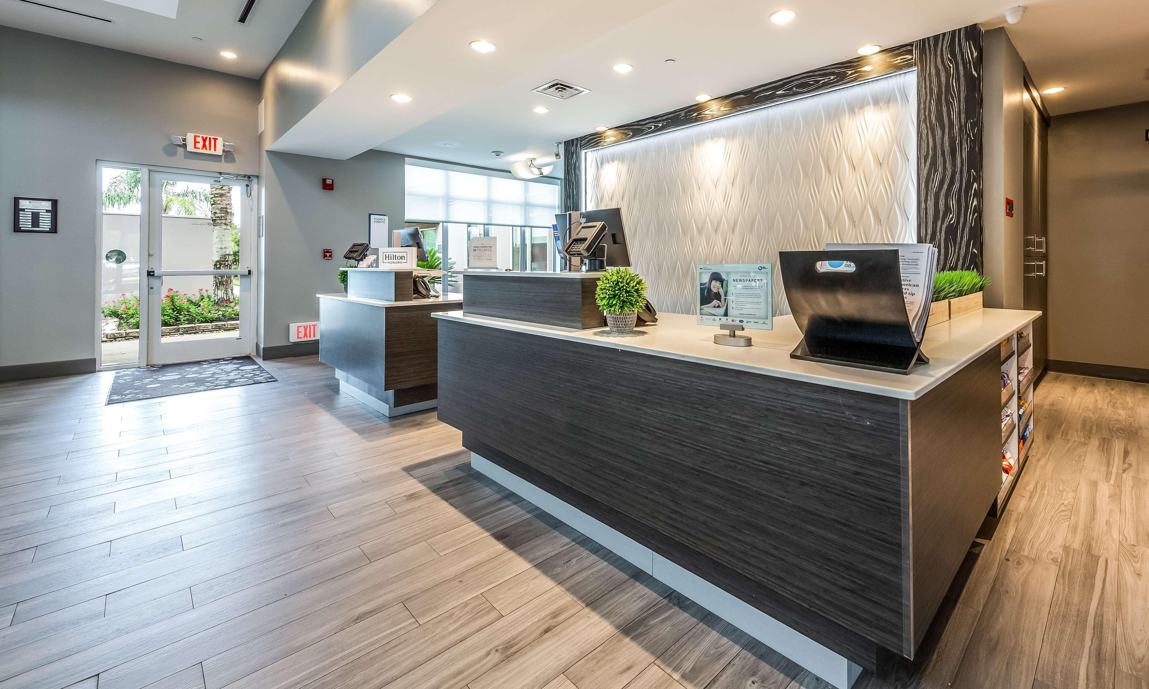 Hilton Garden Inn Бомонт Экстерьер фото