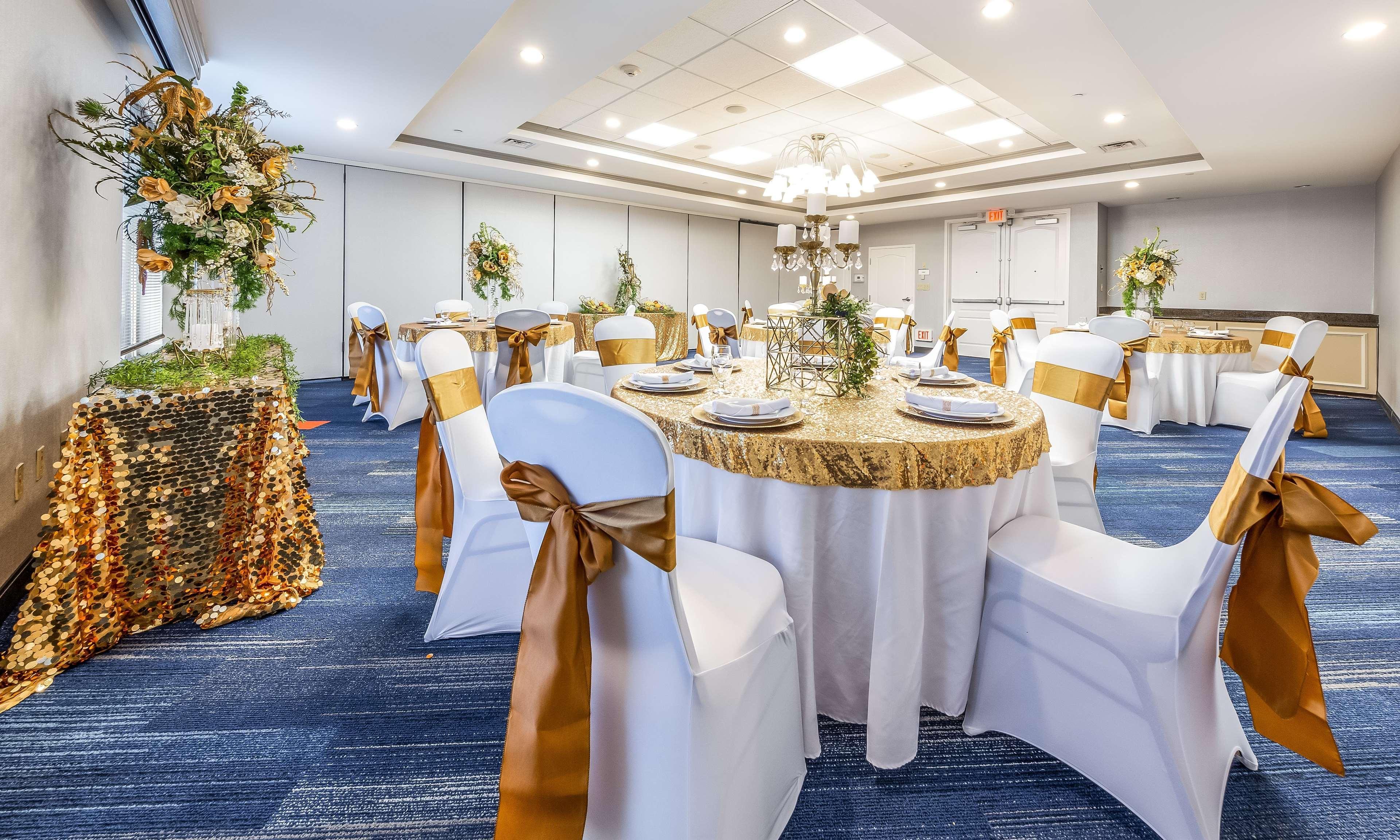 Hilton Garden Inn Бомонт Экстерьер фото
